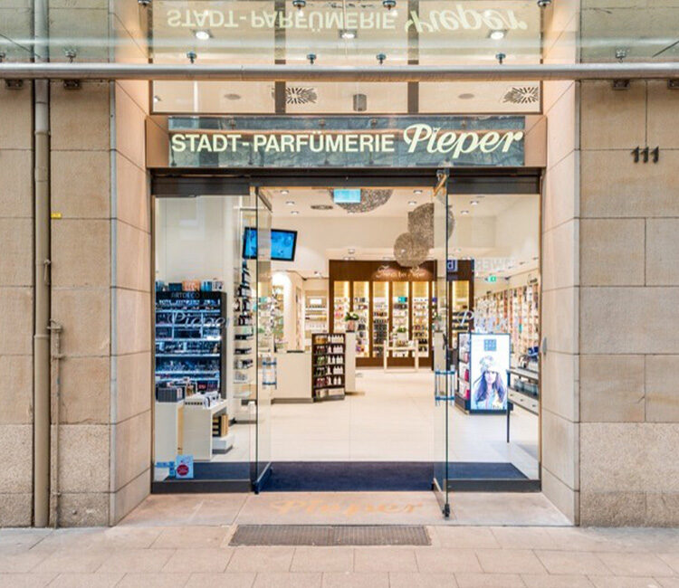 Ansicht des Eingangsbereichs einer Filiale von Pieper